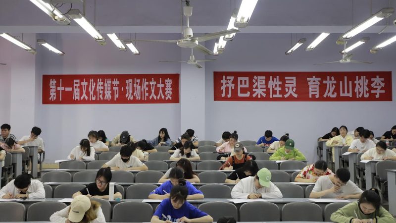 上海文化传媒公司办公设备清单：从基础到专业解析**